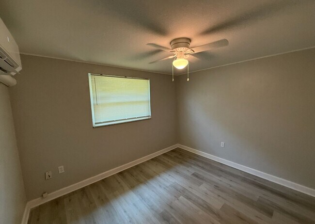 Building Photo - 5904 Kingsview Ln
