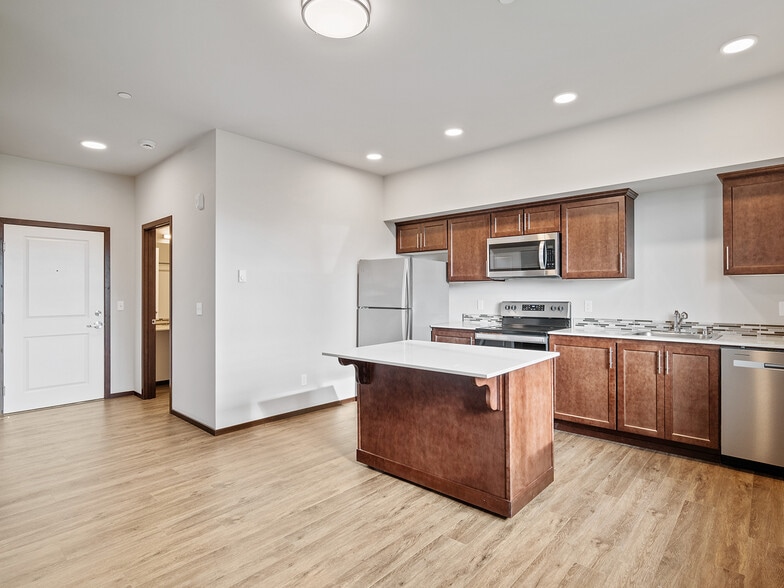 Studio w Den - Taylor Place/ Elliott Lofts