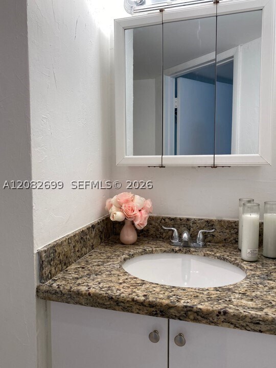 Building Photo - 7831 N Colony Cir