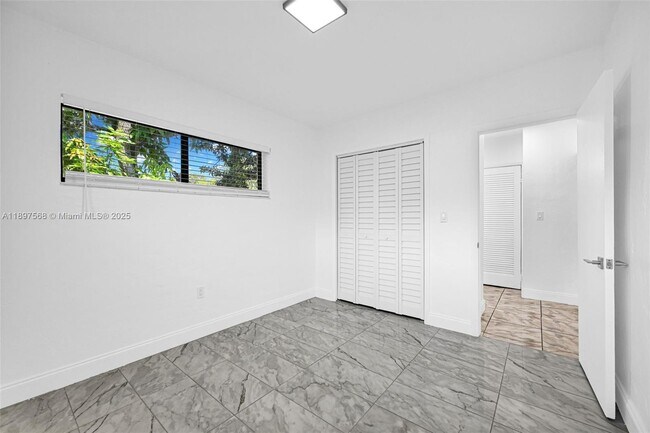 Building Photo - 6432 NE 1st Ct