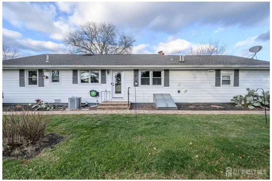 Building Photo - 12 Davison Rd