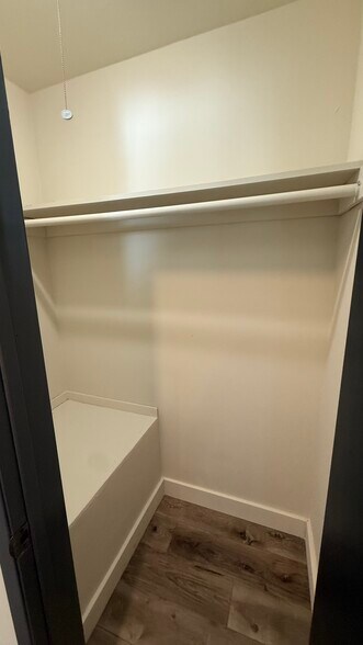 2 bedroom closet - 1320 Mohawk St