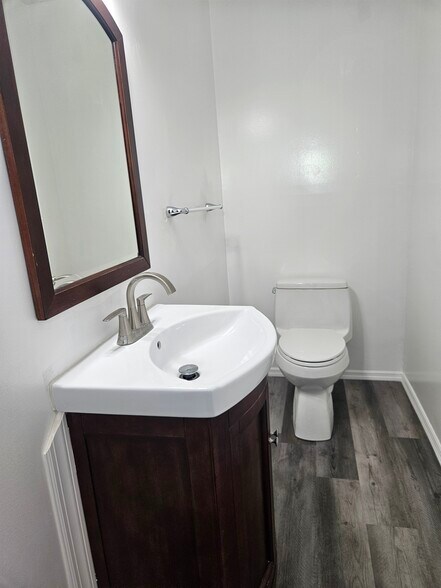 Building Photo - 57A W Bluebell Ln