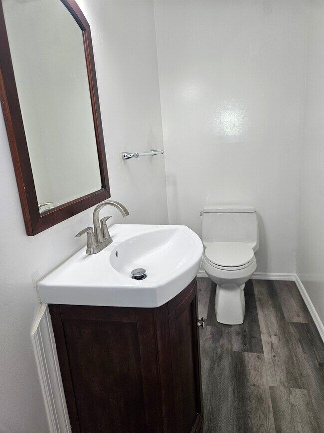 Building Photo - 57A W Bluebell Ln
