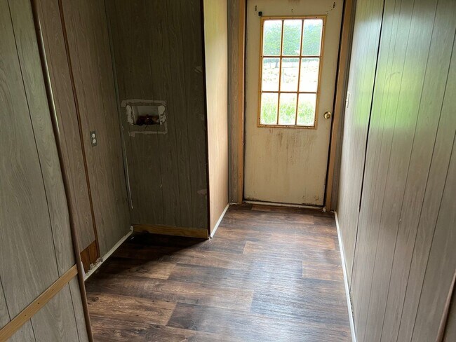 Building Photo - 3 Bedroom Singlewide Mobile Home