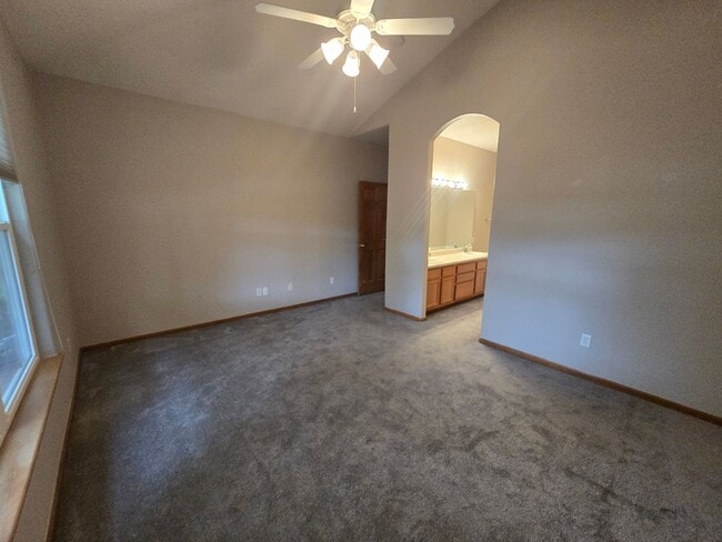 Building Photo - Bright and open Condo, walking distance to...
