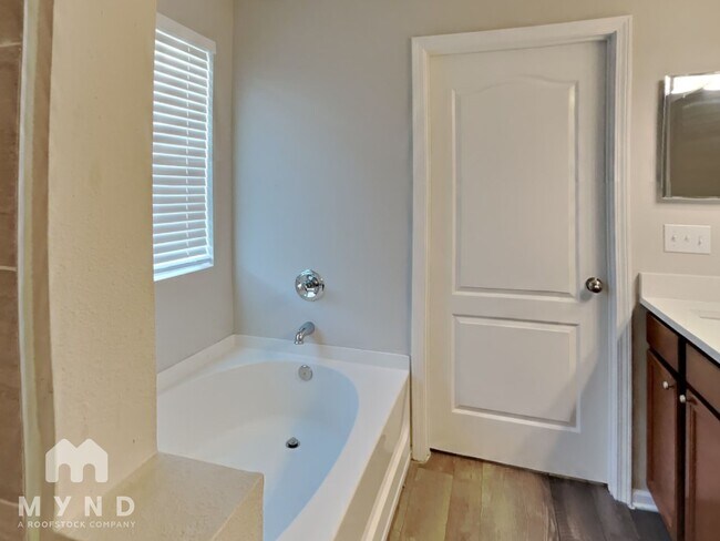 Building Photo - 6541 Sandlers Preserve Dr