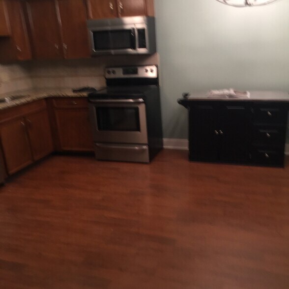 Building Photo - 208 Reinhard Ave