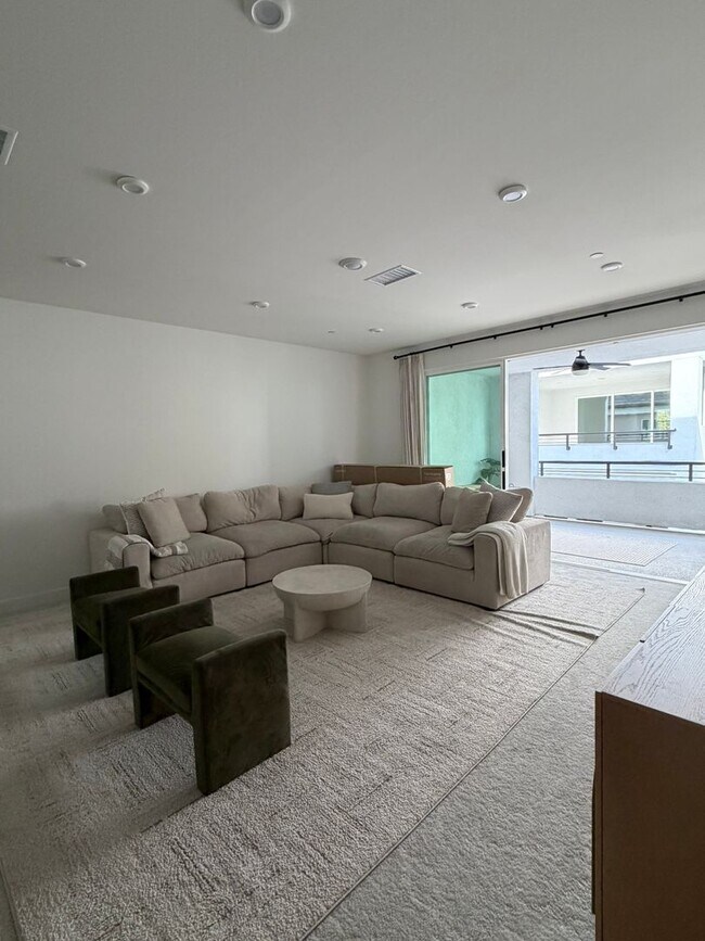 Building Photo - Everly At Civita Gorgeous Home with Lots of Upgrades- A Resort Style Living in the Heart of San D...