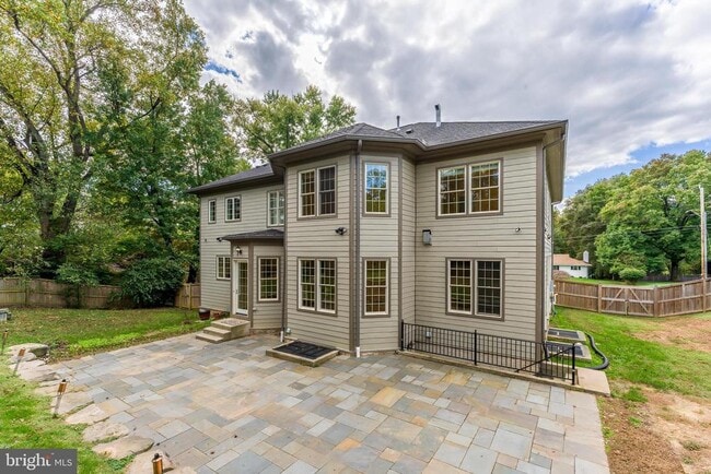 Building Photo - 829 Golden Arrow St