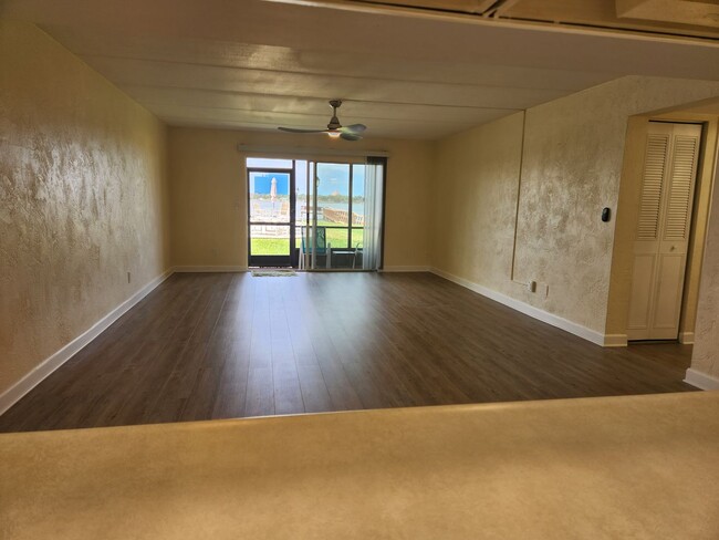 Building Photo - 2 bedroom 2 bath recent remodel Direct riv...