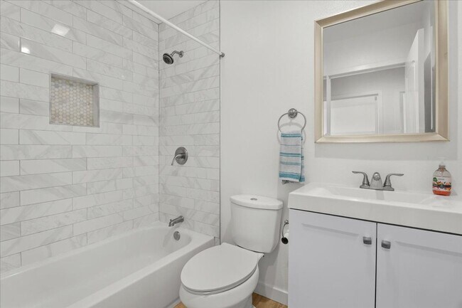 Building Photo - Modern Detached 3 Bedroom House with Private 2 Car Garage and Patio