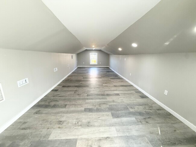 Building Photo - 41 Howe St