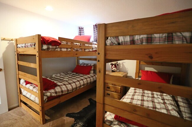 Building Photo - Summer Seasonal 6 Month Lease Available!  $1,700/ mo Charming Two-Bedroom Condo in Waterville, NH!