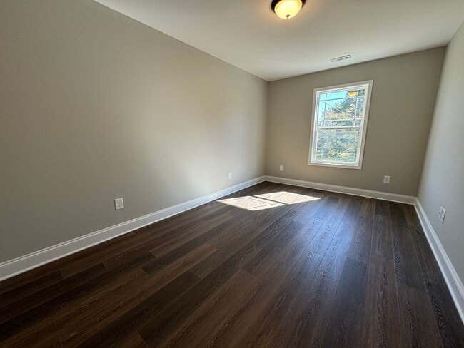 Building Photo - NEWER 4/2.5 House in Armuchee-$2,195