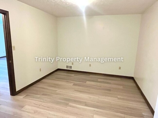 Building Photo - 1419 W Pike St