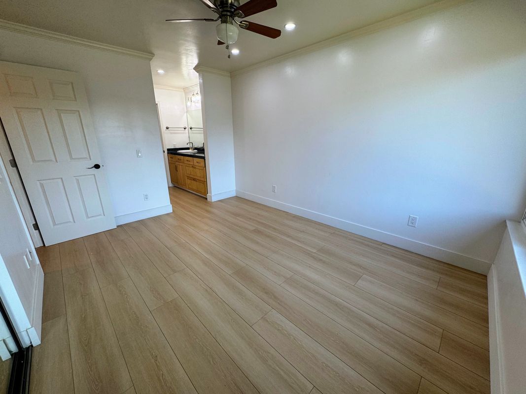 Building Photo - 4894 Rue Le Mans