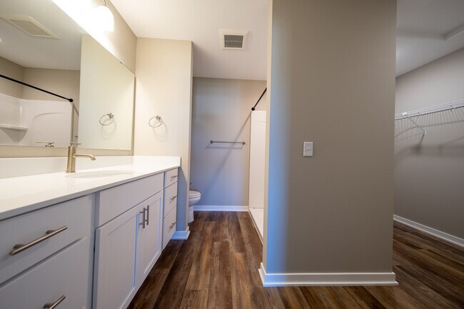 Building Photo - 1121 Dorothy Ln