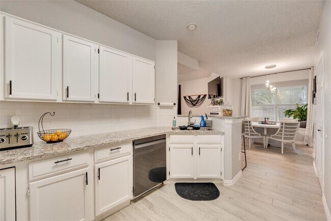 Building Photo - 4477 Sierra Dr