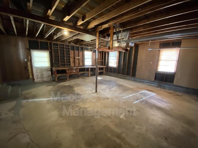 Building Photo - 1705 Bragg Rd