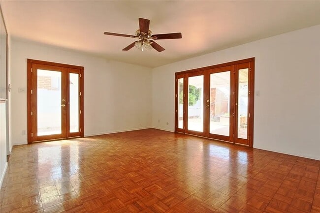 Building Photo - 3BD/2BA HOME AVAILABLE IN NORTH CLAIREMONT ONLY $4,495!