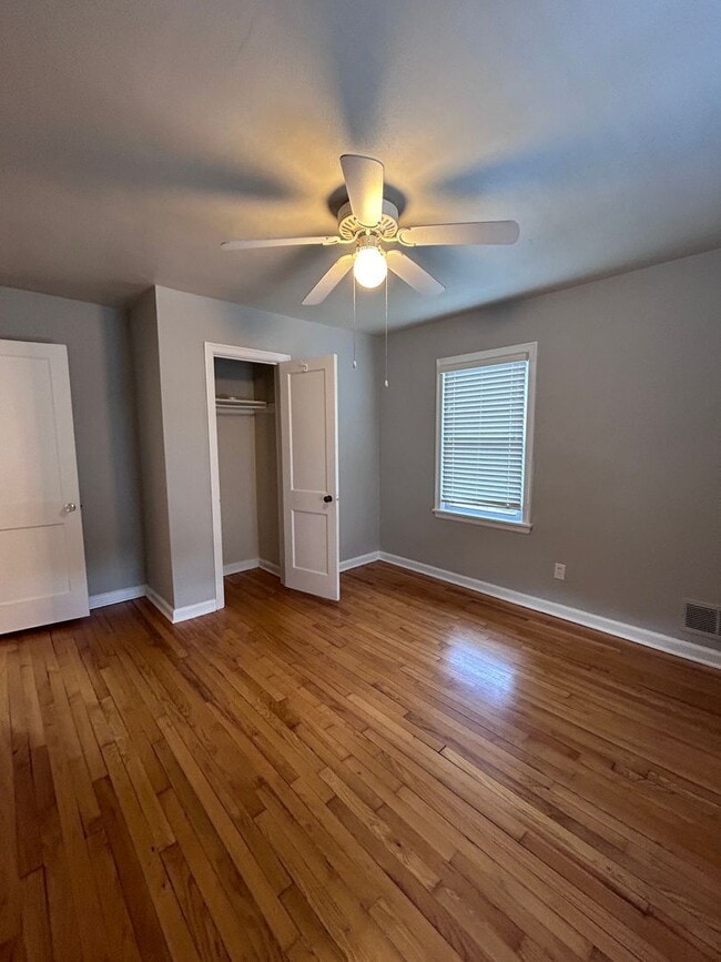 Building Photo - Adorable 2 BR home - Convenient to all thi...