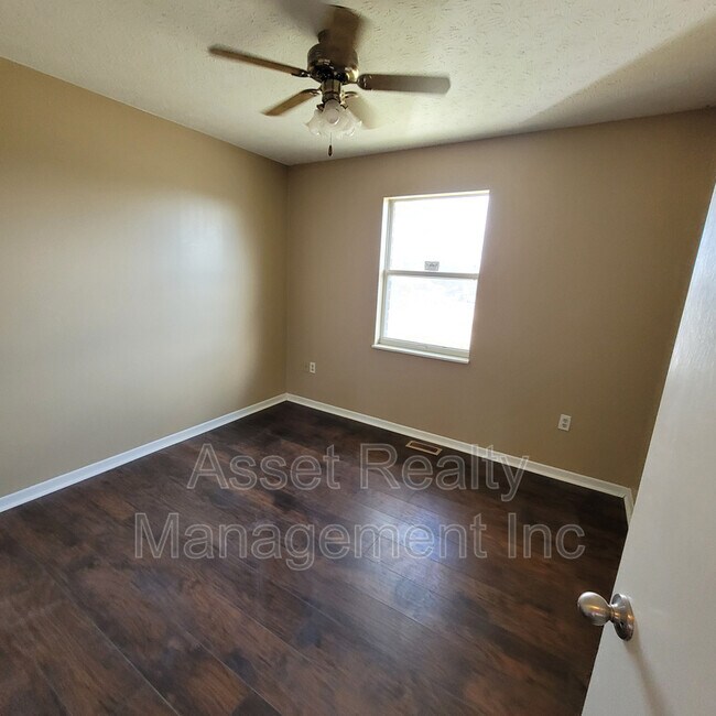 Building Photo - 1685 Meadow Spring Dr