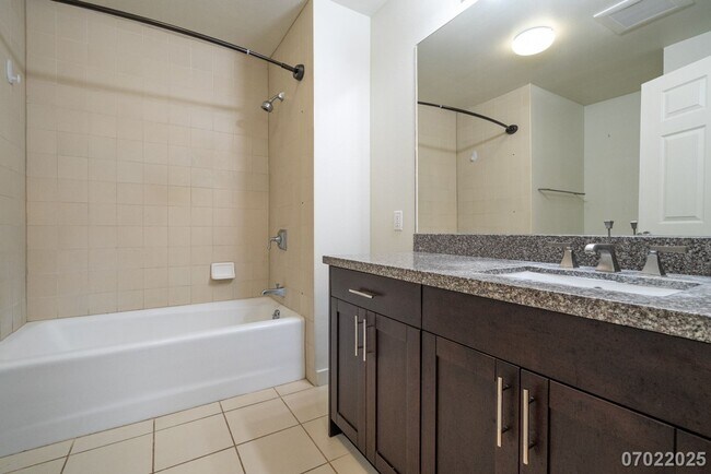 Building Photo - $3,200 | 3br/2ba Condominium in Sixty Parkside