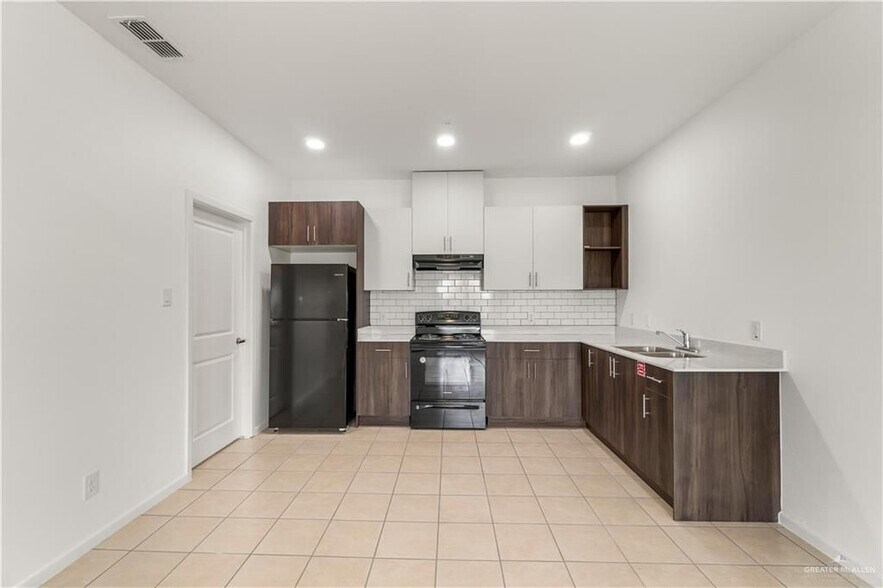 Building Photo - 418 N 3rd St