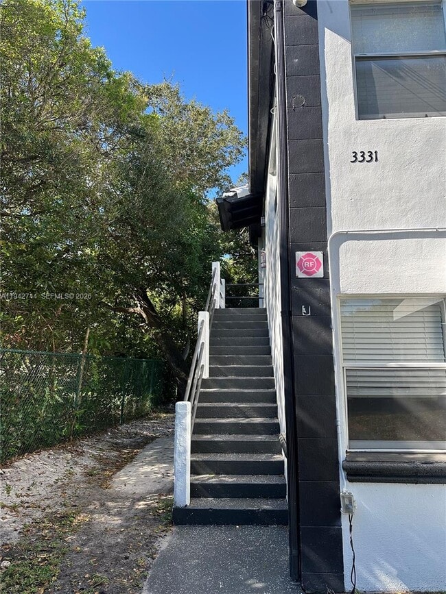 Building Photo - 3331 SW 15th Ave