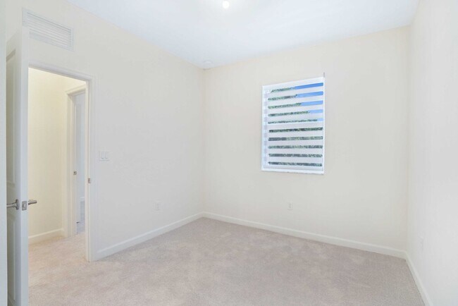 Building Photo - Brand new Townhome 3/2.5  Maximum 2 Cars