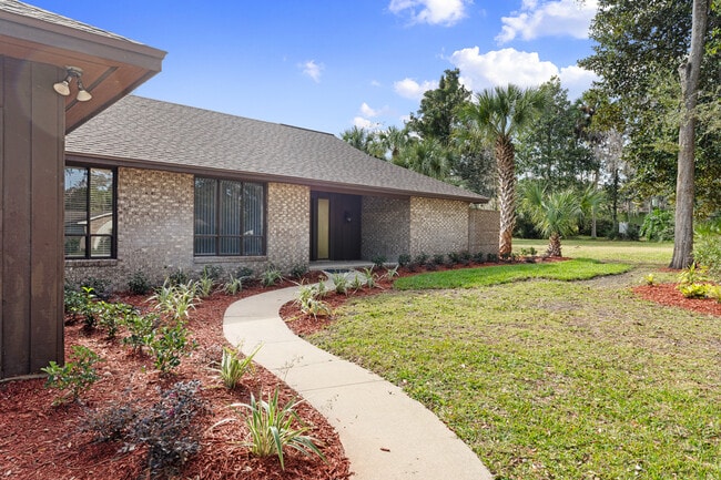Building Photo - 886 Quail Run