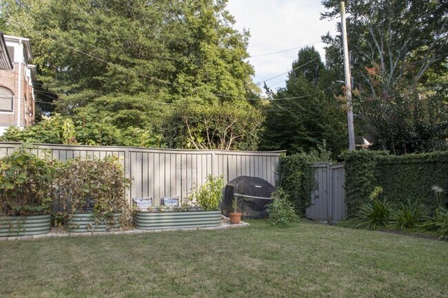 Building Photo - 801 Durant Pl NE