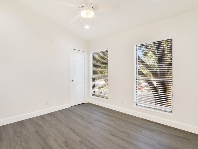 Building Photo - 3816 Southway Dr