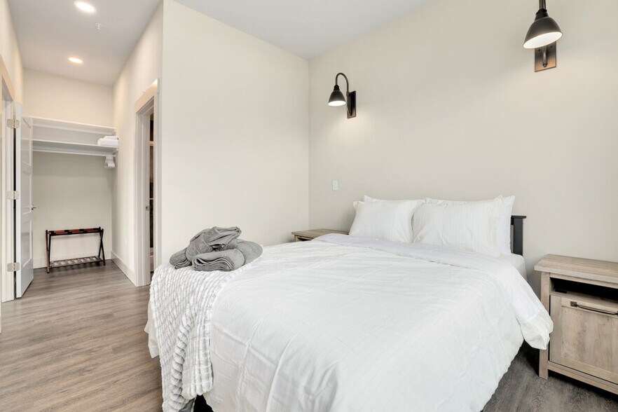 Building Photo - 10 Riordan Rd