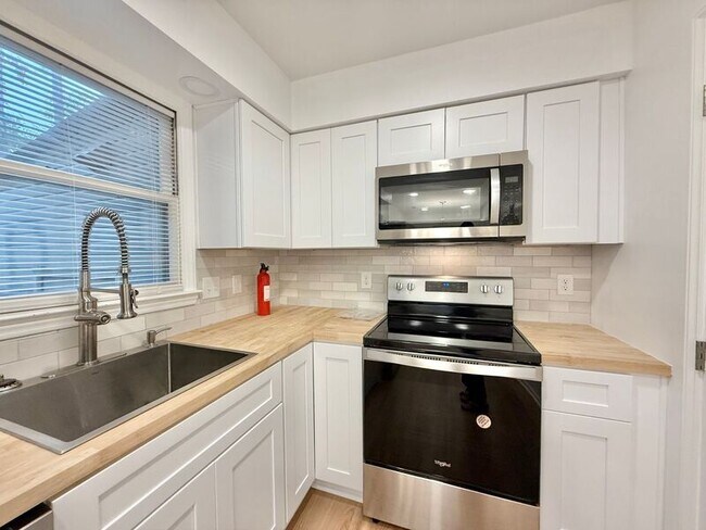 Building Photo - 209 Bramble Ct