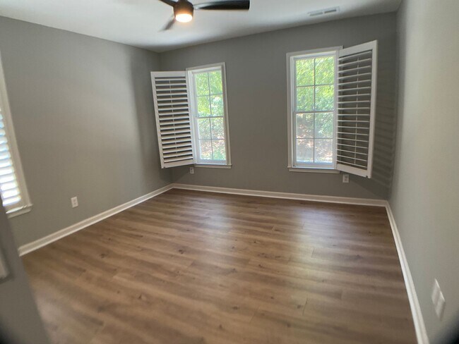 Building Photo - Absolutely Stunning Rare Rental in Hope Va...