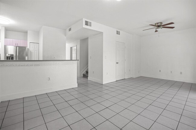 Building Photo - 980 SW 6th Pl