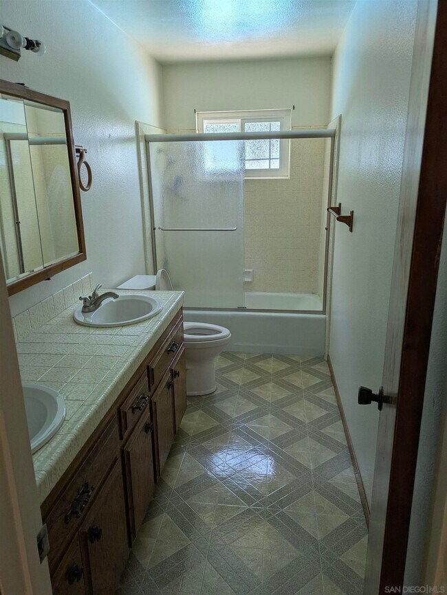 Building Photo - 1510 Sunrise Dr
