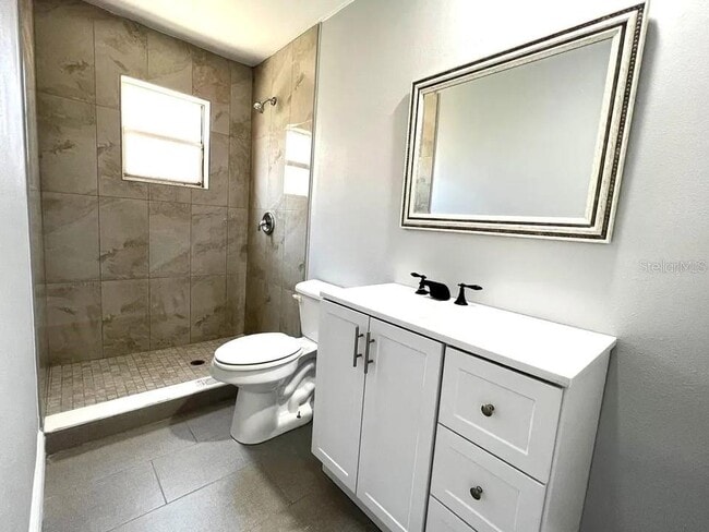 Building Photo - 453 Hemlock St