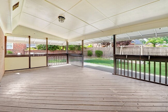 Building Photo - SPACIOUS Brick Home in Goldsboro w/ HUGE C...