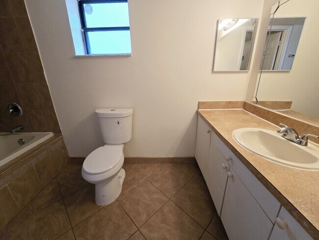 Building Photo - 1950 N Congress Ave