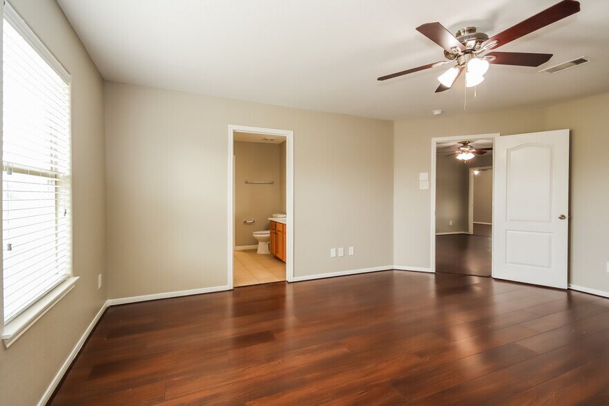 Building Photo - 4601 Clemwood Ln