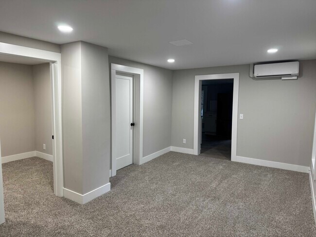 Building Photo - 402 Fernando St NE