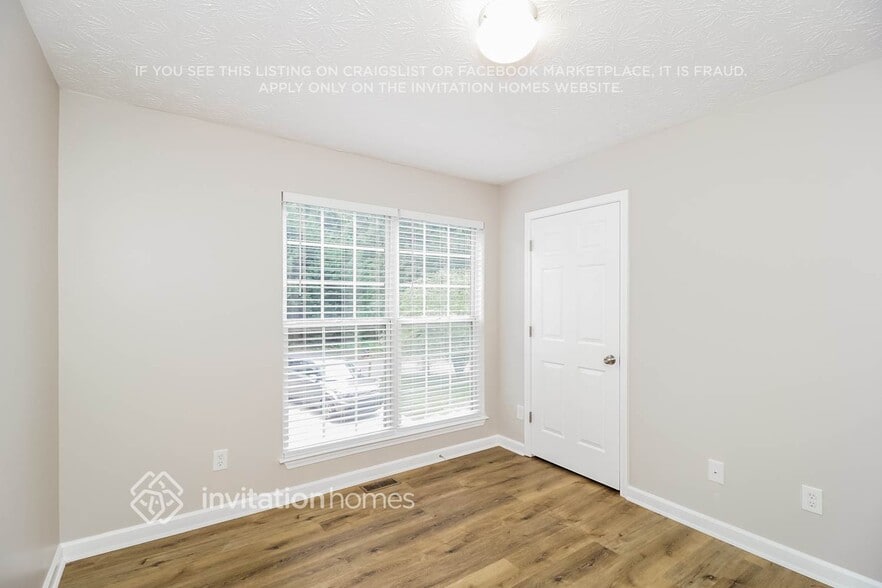 Building Photo - 3010 Maple Dr NW