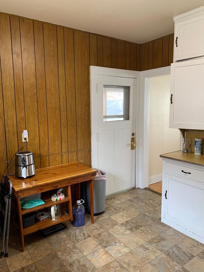 Building Photo - 1614 Adams St