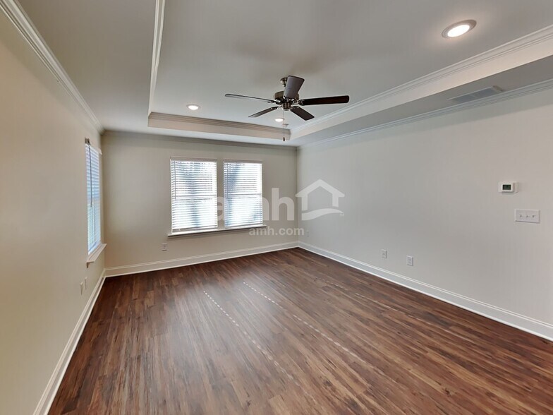 Building Photo - 3940 Chivalry Dr