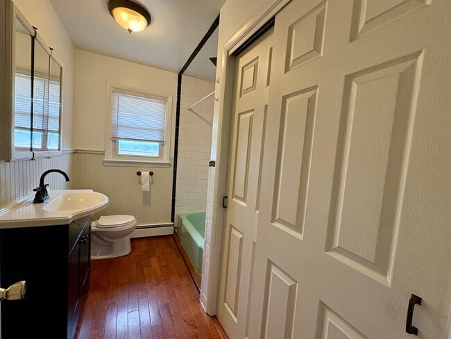 Building Photo - 3 Bedroom 1 Bathroom Rancher in Elizabethtown!