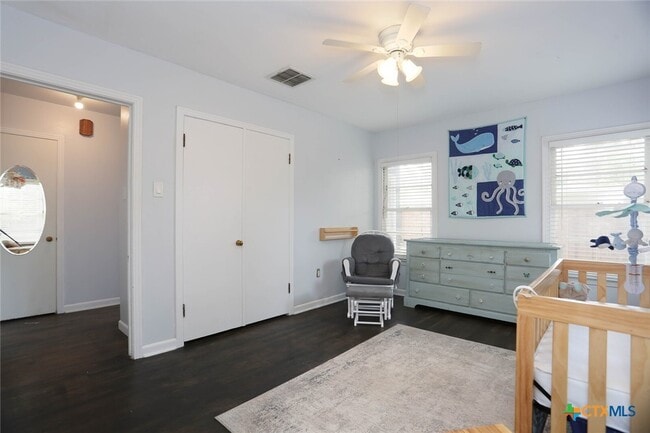 Building Photo - 621 Hackberry St