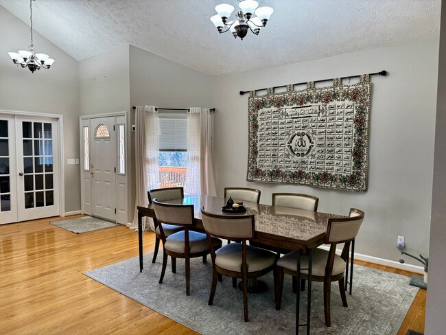 Building Photo - Spacious Two-Story Home in Blacksburg